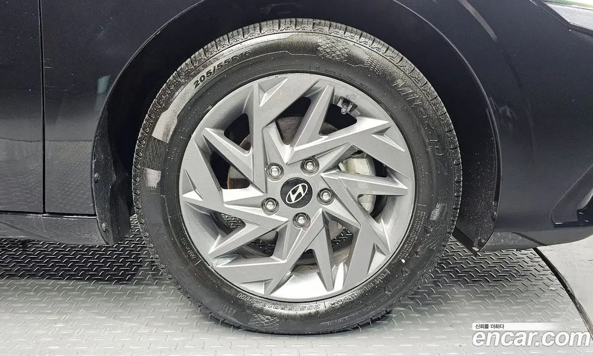 Hyundai Avante 2024 1.6 автомат (гидро), фото 5