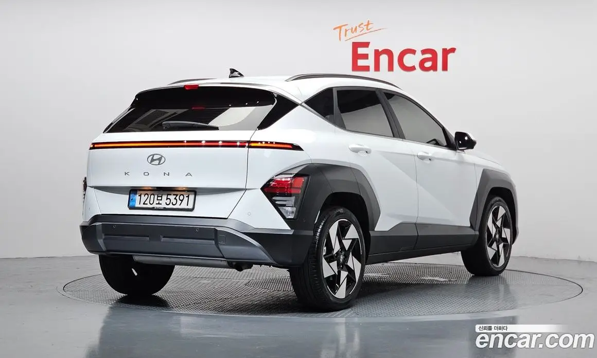 Hyundai Kona 2023 1.6 автомат (гидро), фото 2