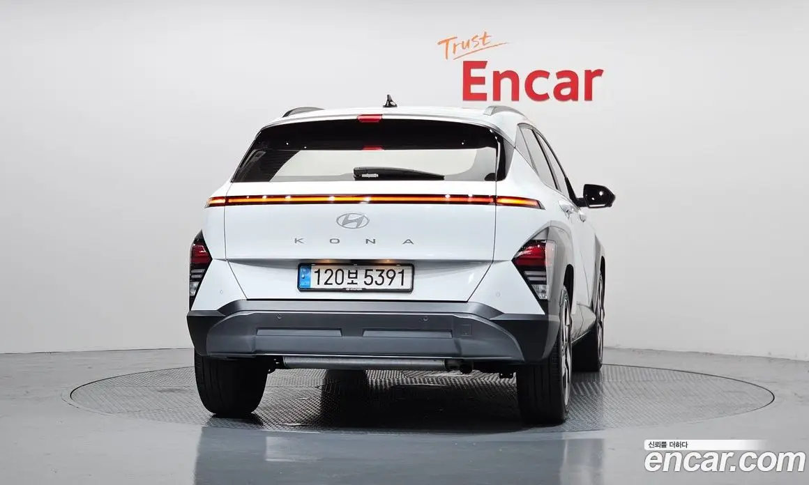 Hyundai Kona 2023 1.6 автомат (гидро), фото 4