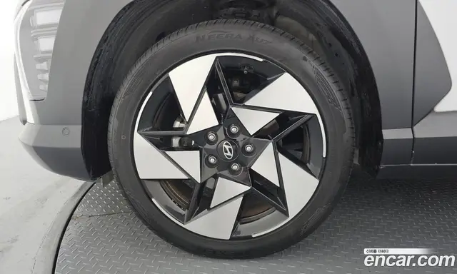 Hyundai Kona 2023 1.6 автомат (гидро), миниатюра 5