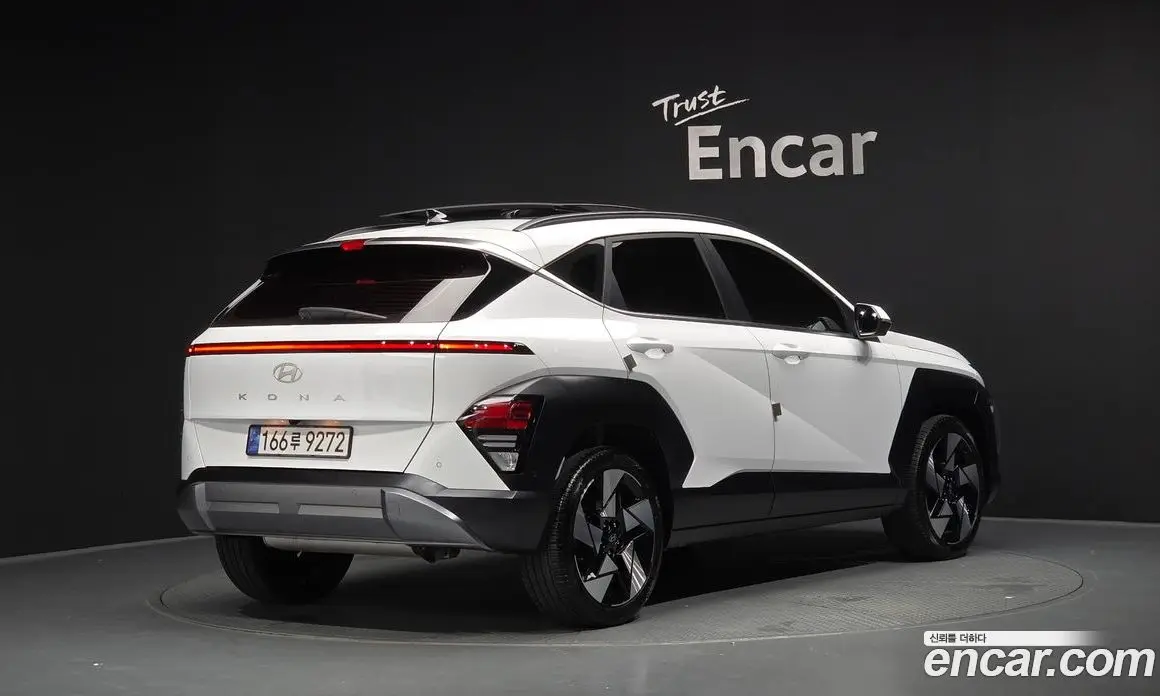 Hyundai Kona 2023 1.6 автомат (гидро), фото 1
