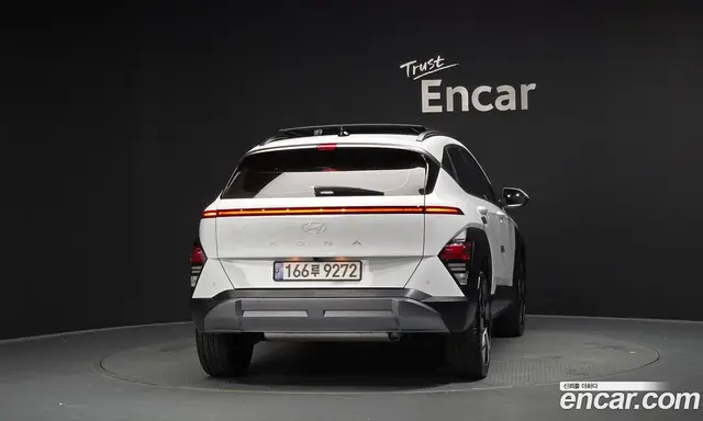 Hyundai Kona 2023 1.6 автомат (гидро), миниатюра 3