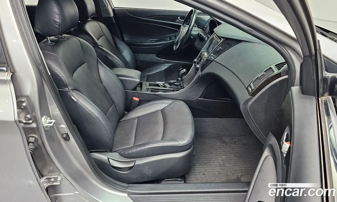 Hyundai Sonata 2012 2.0 автомат (гидро), фото 16