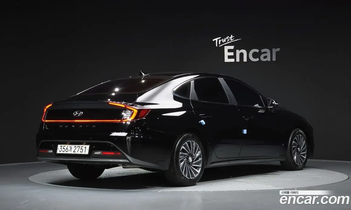 Hyundai Sonata 2023 2.0 автомат (гидро), фото 2