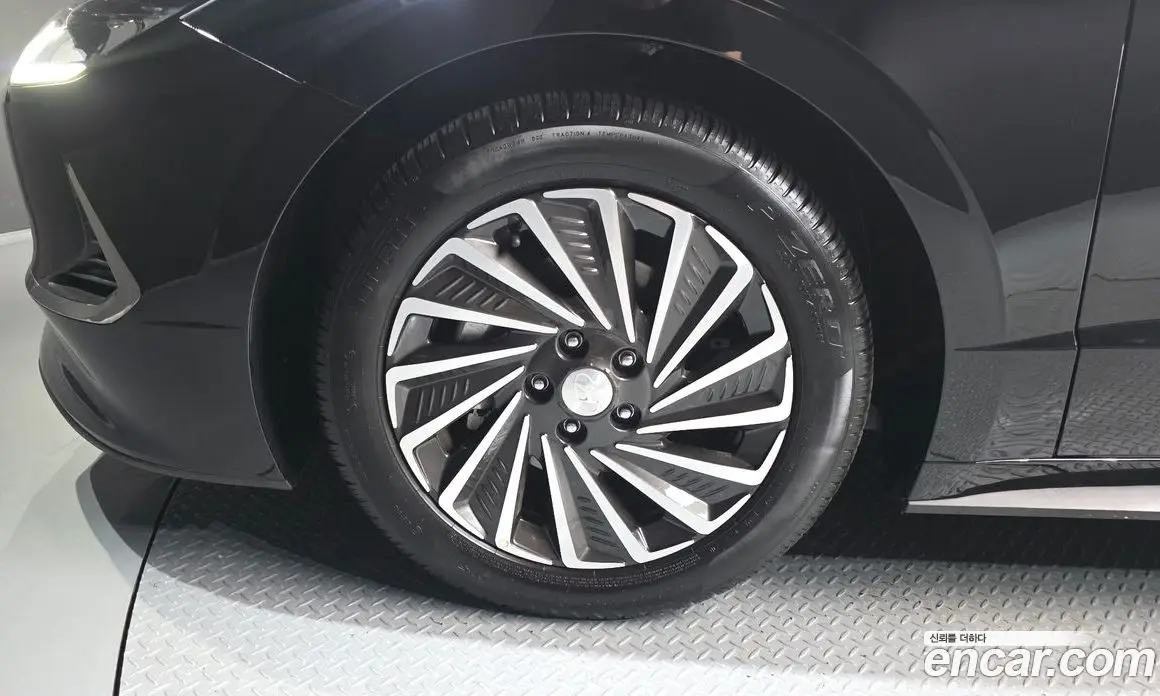 Hyundai Sonata 2023 2.0 автомат (гидро), фото 5