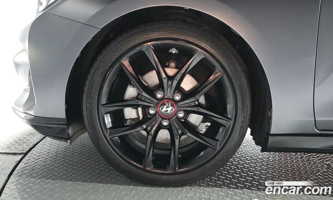 Hyundai Veloster 2019 1.6 автомат (гидро), фото 5