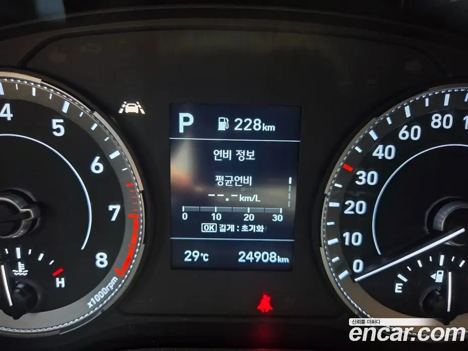 Hyundai Venue 2022 1.6 автомат (гидро), фото 8