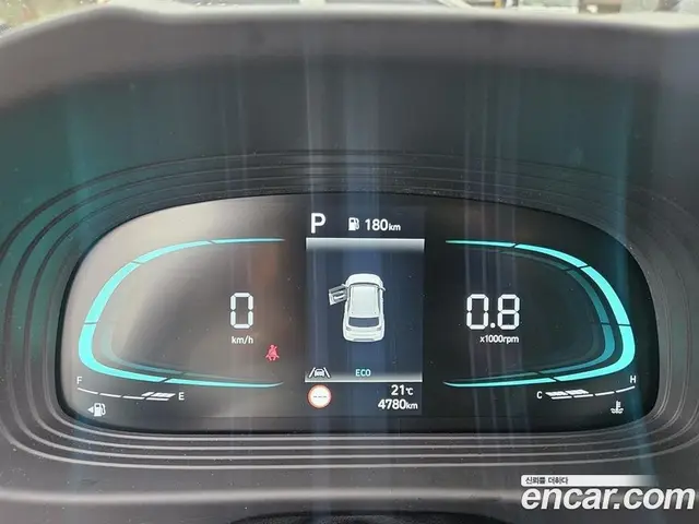 Hyundai Venue 2025 1.6 автомат (гидро), миниатюра 7
