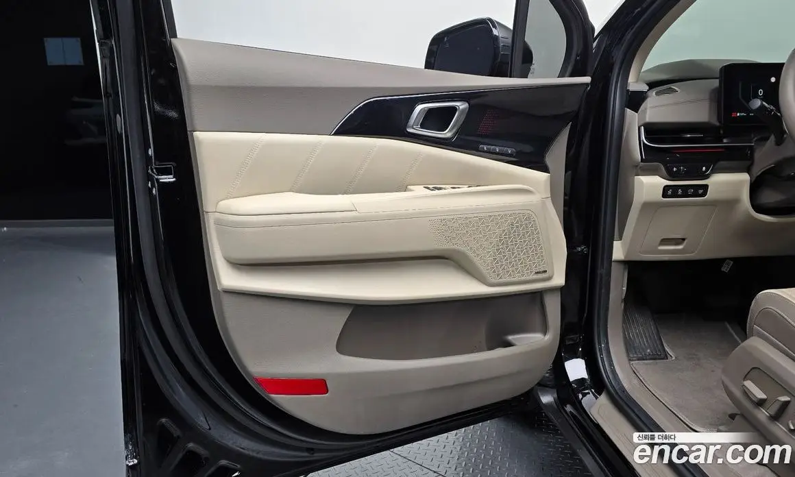 Kia Carnival 2024 1.6 автомат (гидро), фото 13