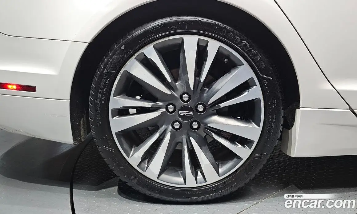 Lincoln MKZ 2017 2.0 автомат (гидро), фото 6 Lincoln MKZ 2017 2.0 автомат (гидро), фото 6