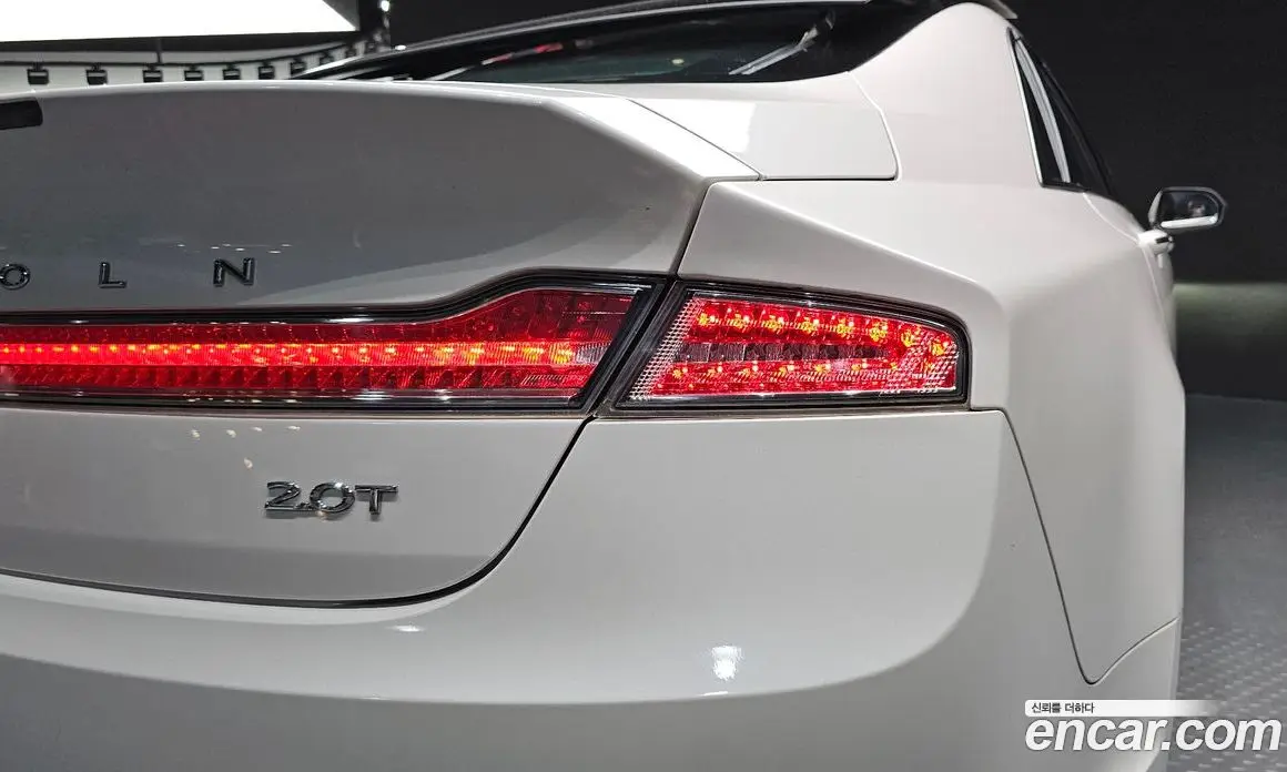 Lincoln MKZ 2017 2.0 автомат (гидро), фото 8 Lincoln MKZ 2017 2.0 автомат (гидро), фото 8