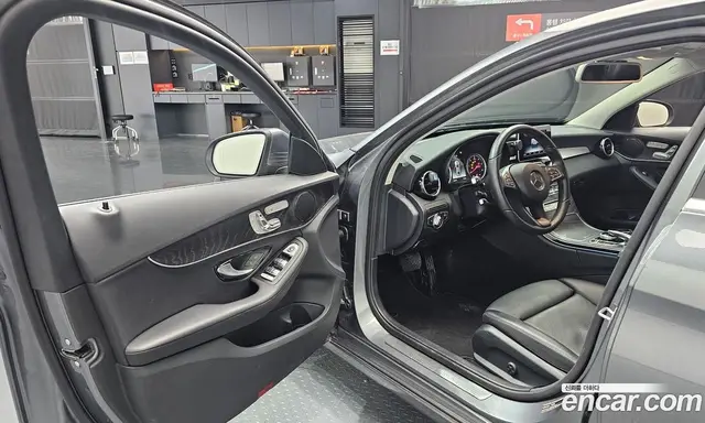 Mercedes-Benz C-Class 2018 1.6 автомат (гидро), миниатюра 12