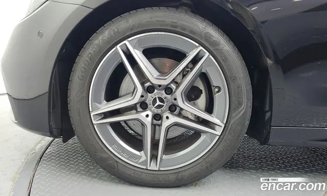 Mercedes-Benz E-Class 2023 2.0 автомат (гидро), миниатюра 5