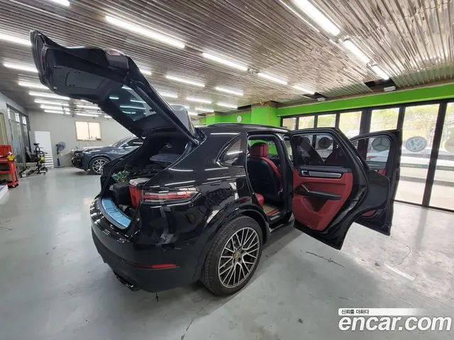 Porsche Cayenne 2022 3.0 автомат (гидро), миниатюра 2