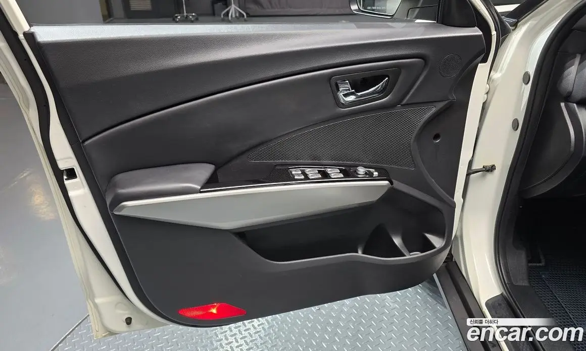 SsangYong TIBOLI 2016 1.6 автомат (гидро), фото 14