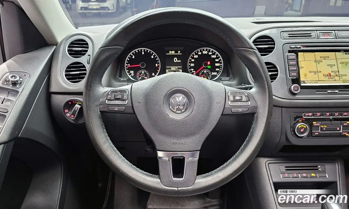 Volkswagen Tiguan 2015 2.0 автомат (гидро), фото 15