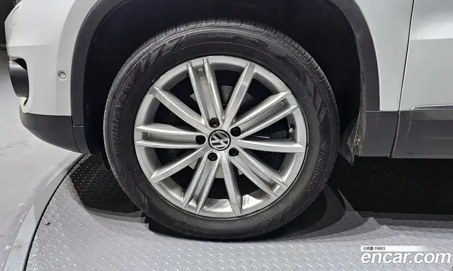 Volkswagen Tiguan 2015 2.0 автомат (гидро), миниатюра 5