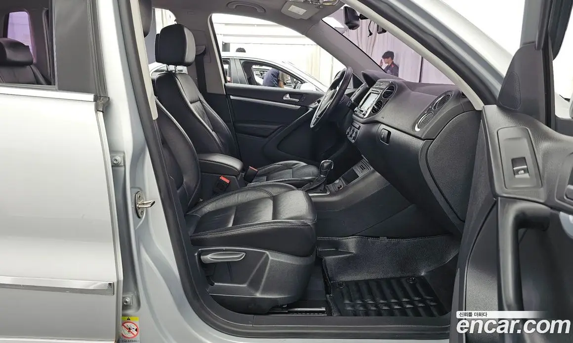 Volkswagen Tiguan 2015 2.0 автомат (гидро), фото 11