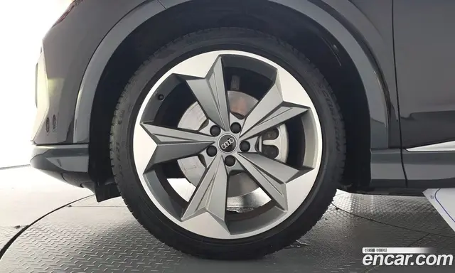 Audi Q4 e-tron 2025 0.2 автомат (гидро), миниатюра 4