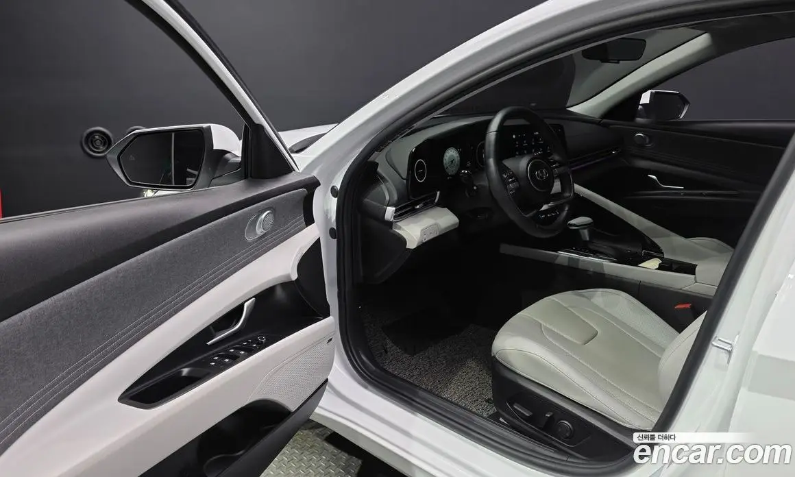 Hyundai Avante 2021 1.6 автомат (гидро), фото 13
