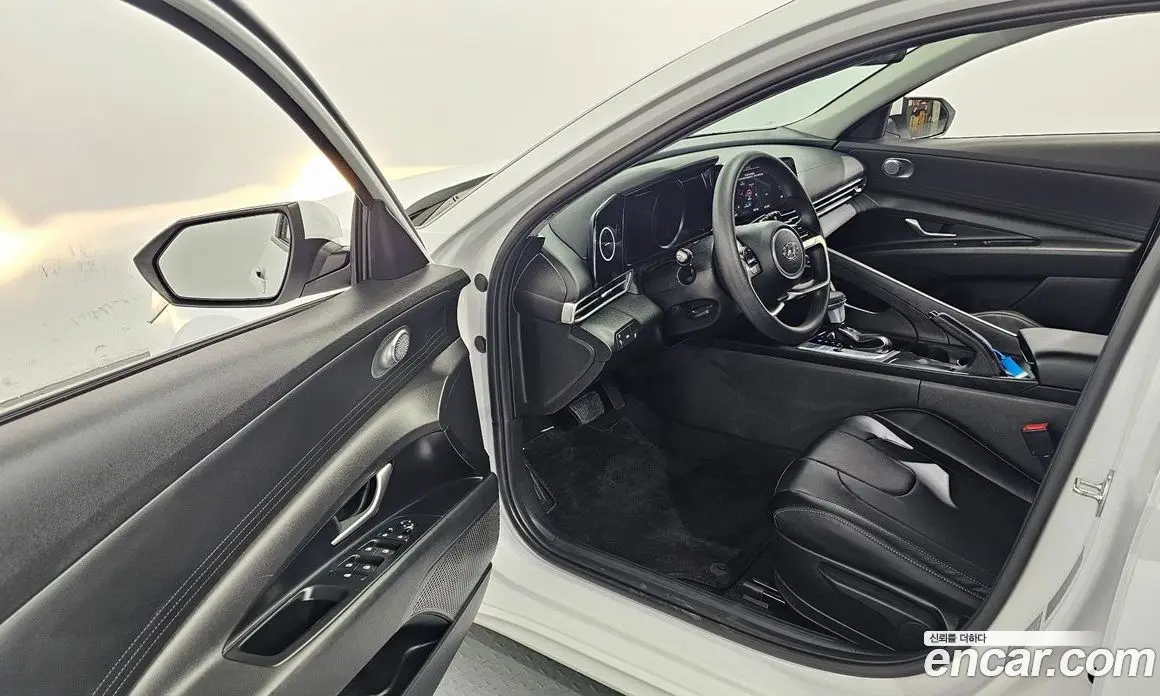 Hyundai Avante 2021 1.6 автомат (гидро), фото 13