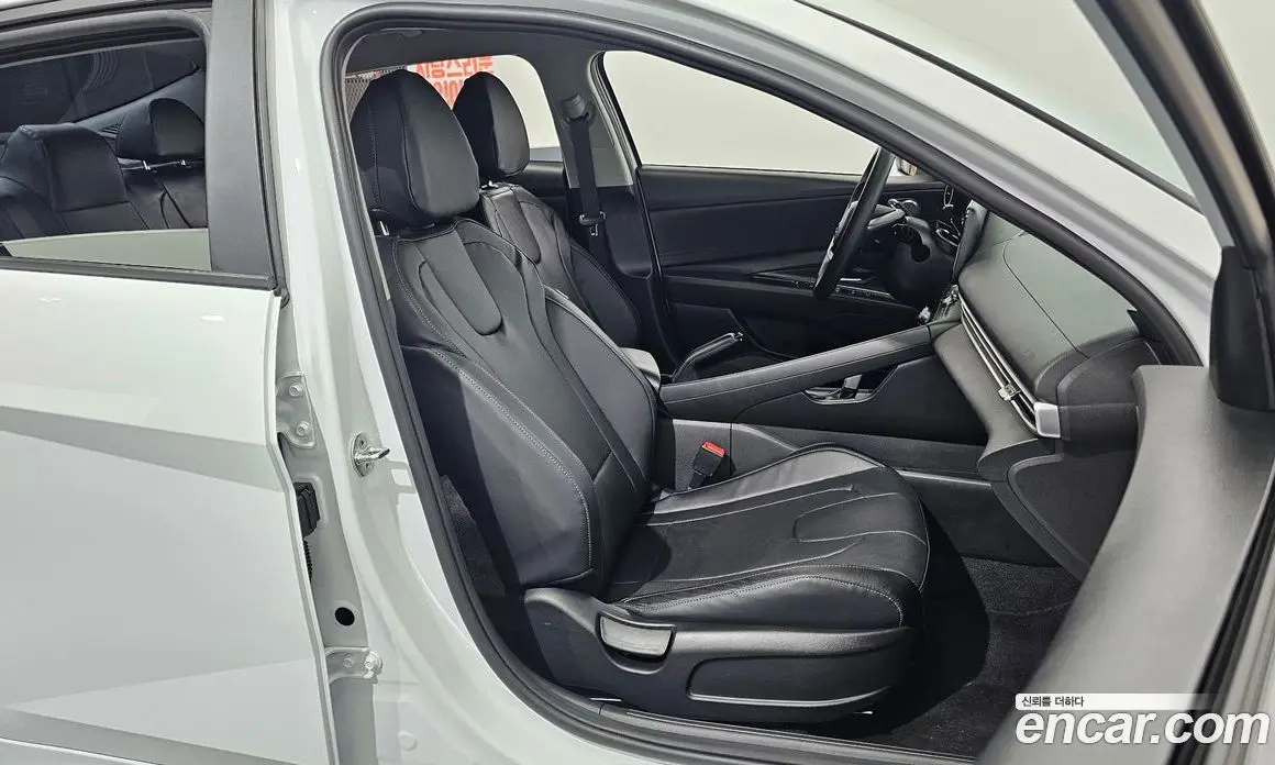 Hyundai Avante 2021 1.6 автомат (гидро), фото 16