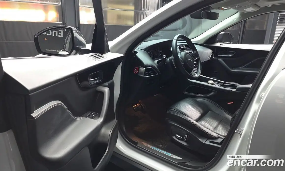 Jaguar F-Pace 2019 2.0 автомат (гидро), фото 13 Jaguar F-Pace 2019 2.0 автомат (гидро), фото 13