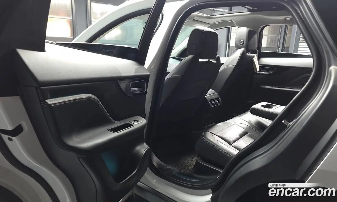 Jaguar F-Pace 2019 2.0 автомат (гидро), фото 16 Jaguar F-Pace 2019 2.0 автомат (гидро), фото 16