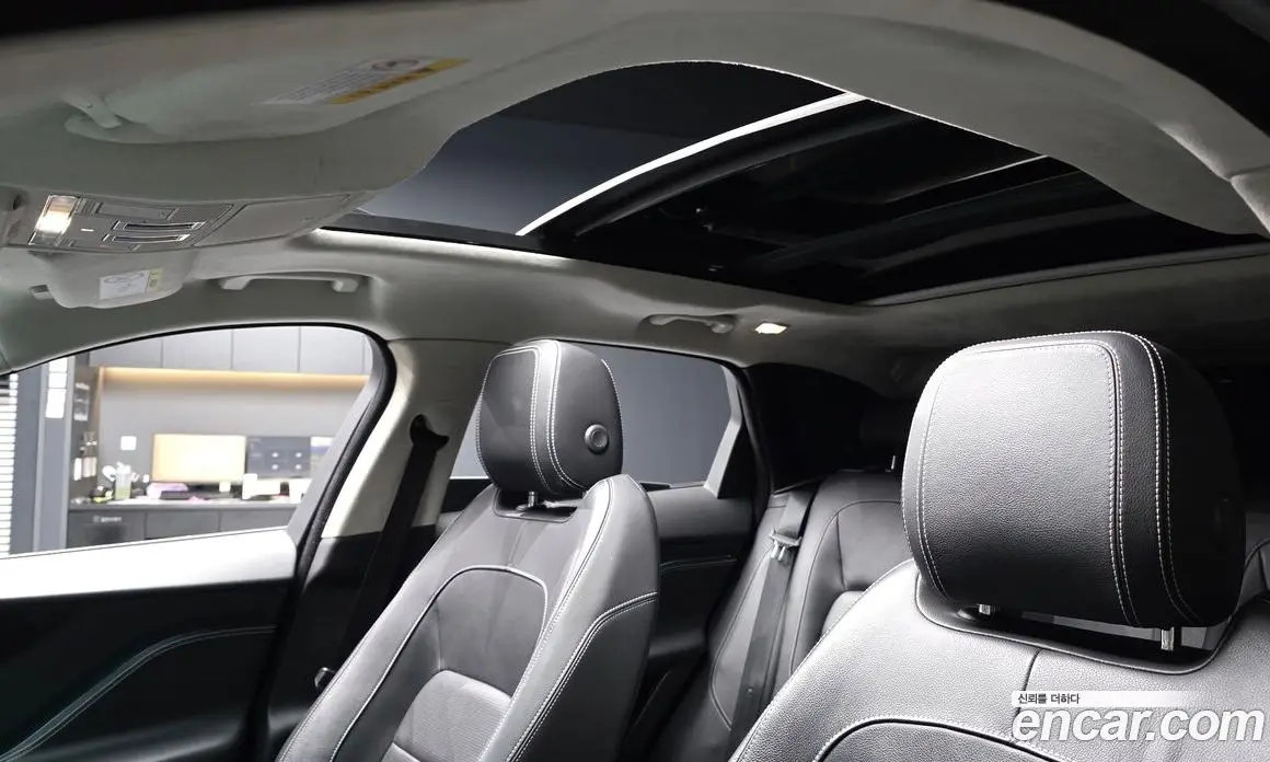 Jaguar F-Pace 2019 2.0 автомат (гидро), фото 24 Jaguar F-Pace 2019 2.0 автомат (гидро), фото 24