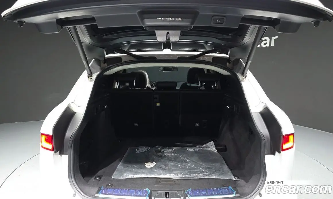 Jaguar F-Pace 2019 2.0 автомат (гидро), фото 26 Jaguar F-Pace 2019 2.0 автомат (гидро), фото 26