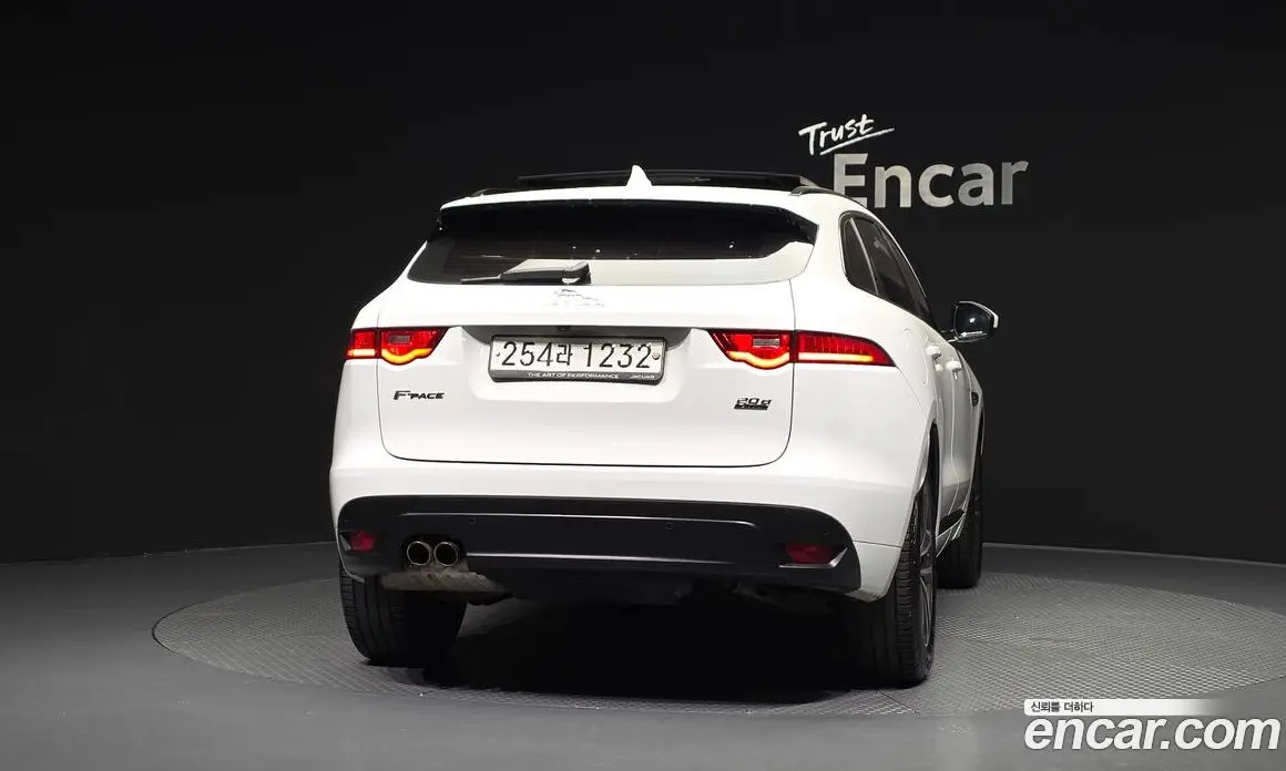 Jaguar F-Pace 2019 2.0 автомат (гидро), фото 4 Jaguar F-Pace 2019 2.0 автомат (гидро), фото 4