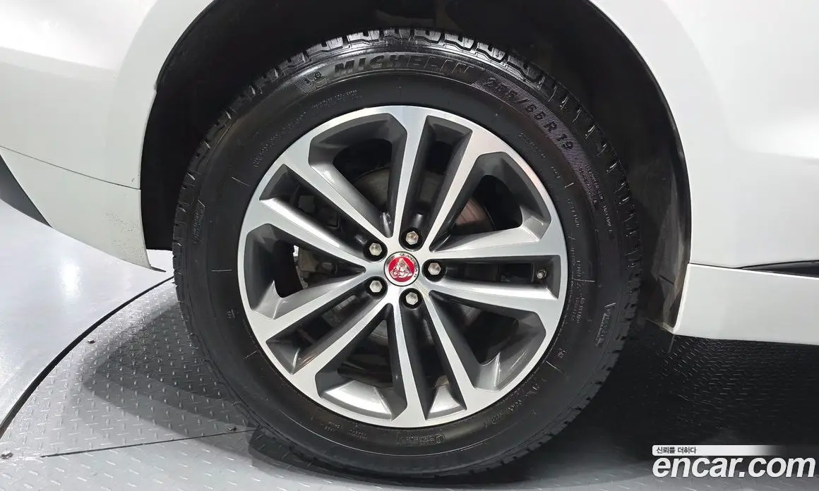 Jaguar F-Pace 2019 2.0 автомат (гидро), фото 5 Jaguar F-Pace 2019 2.0 автомат (гидро), фото 5