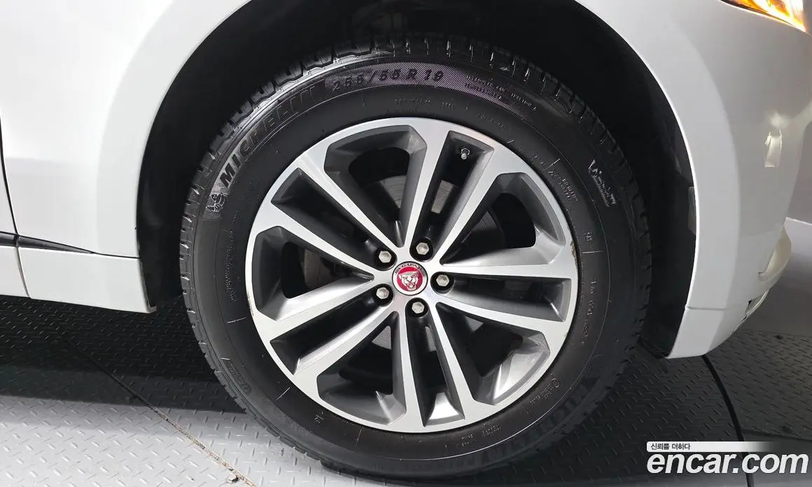 Jaguar F-Pace 2019 2.0 автомат (гидро), фото 7 Jaguar F-Pace 2019 2.0 автомат (гидро), фото 7