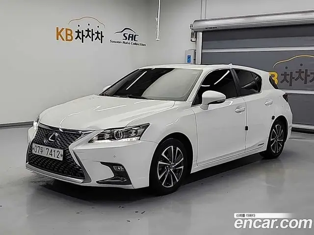 Lexus CT200h 2017 1.8 автомат (гидро), миниатюра 1 Lexus CT200h 2017 1.8 автомат (гидро), миниатюра 1