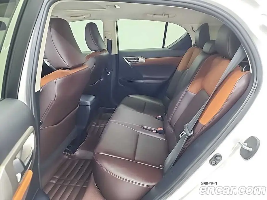 Lexus CT200h 2017 1.8 автомат (гидро), фото 12 Lexus CT200h 2017 1.8 автомат (гидро), фото 12