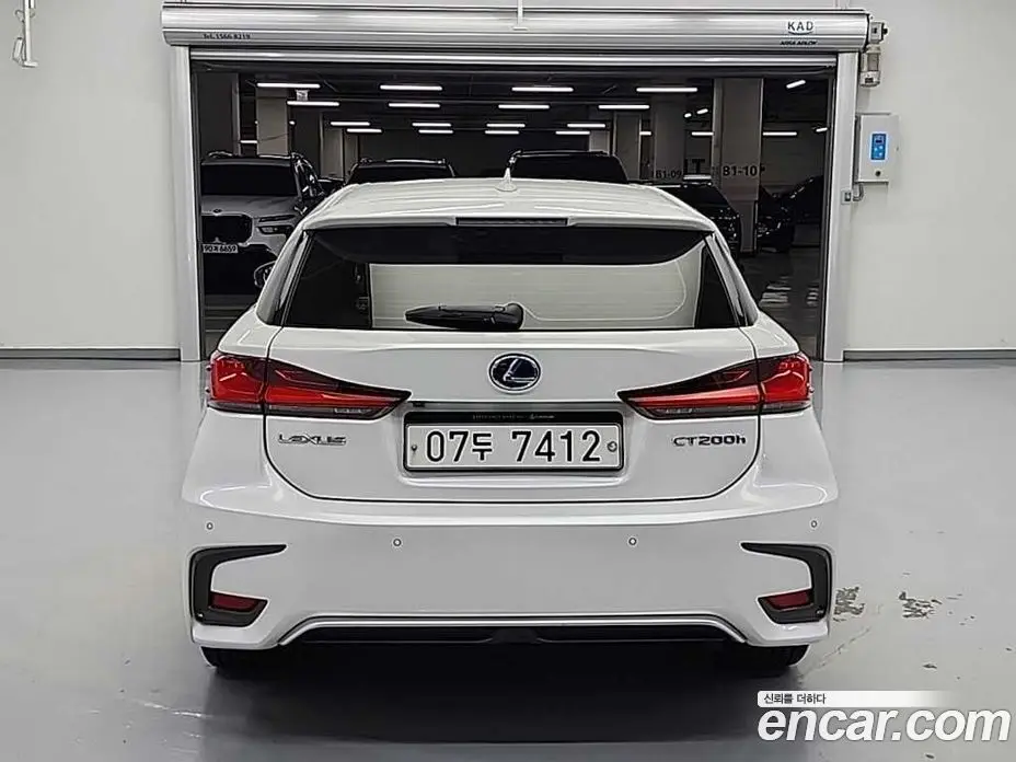 Lexus CT200h 2017 1.8 автомат (гидро), фото 4 Lexus CT200h 2017 1.8 автомат (гидро), фото 4