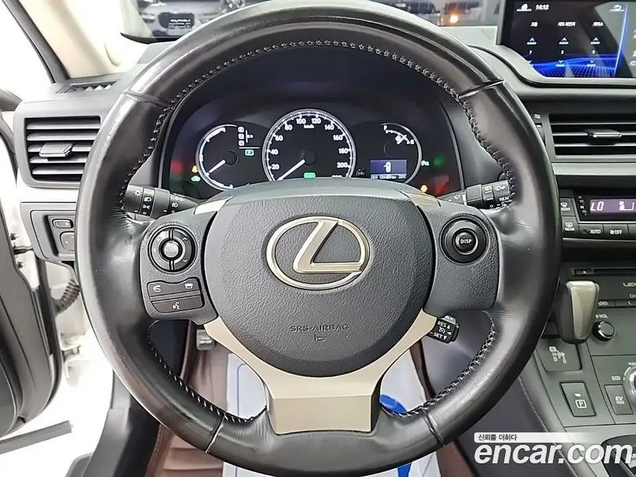 Lexus CT200h 2017 1.8 автомат (гидро), фото 9 Lexus CT200h 2017 1.8 автомат (гидро), фото 9