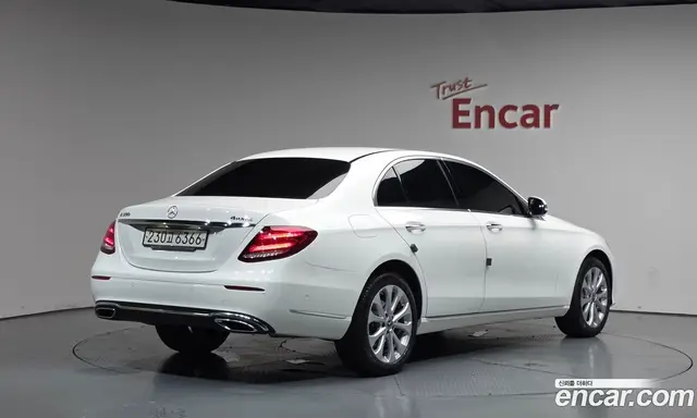 Mercedes-Benz E-Class 2020 2.0 автомат (гидро), миниатюра 2