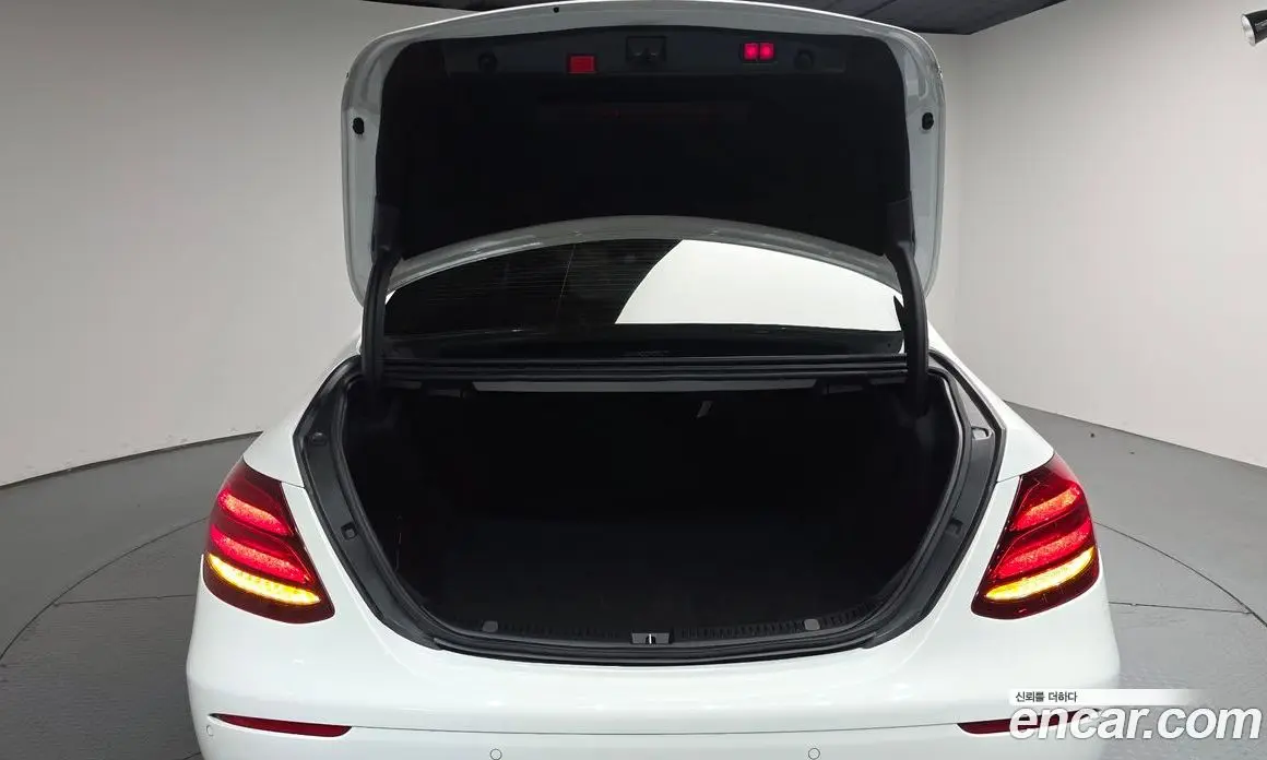 Mercedes-Benz E-Class 2020 2.0 автомат (гидро), фото 26
