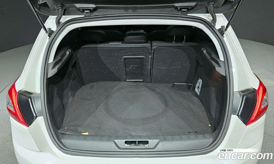 Peugeot 308 2014 2.0 автомат (гидро), фото 20