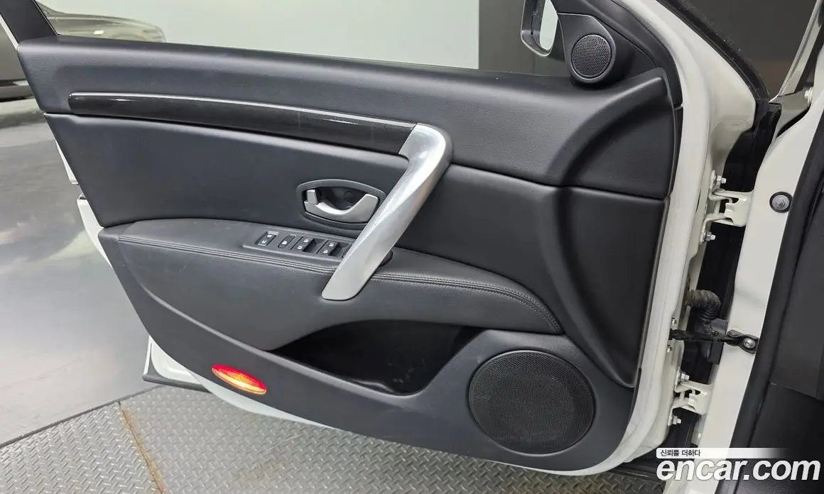 Renault (Samsung) SM7 2016 2.0 автомат (гидро), фото 14 Renault (Samsung) SM7 2016 2.0 автомат (гидро), фото 14