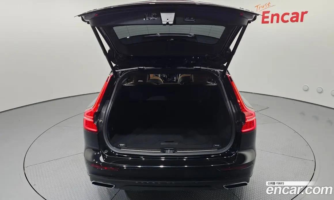 Volvo V60 2021 2.0 автомат (гидро), фото 23