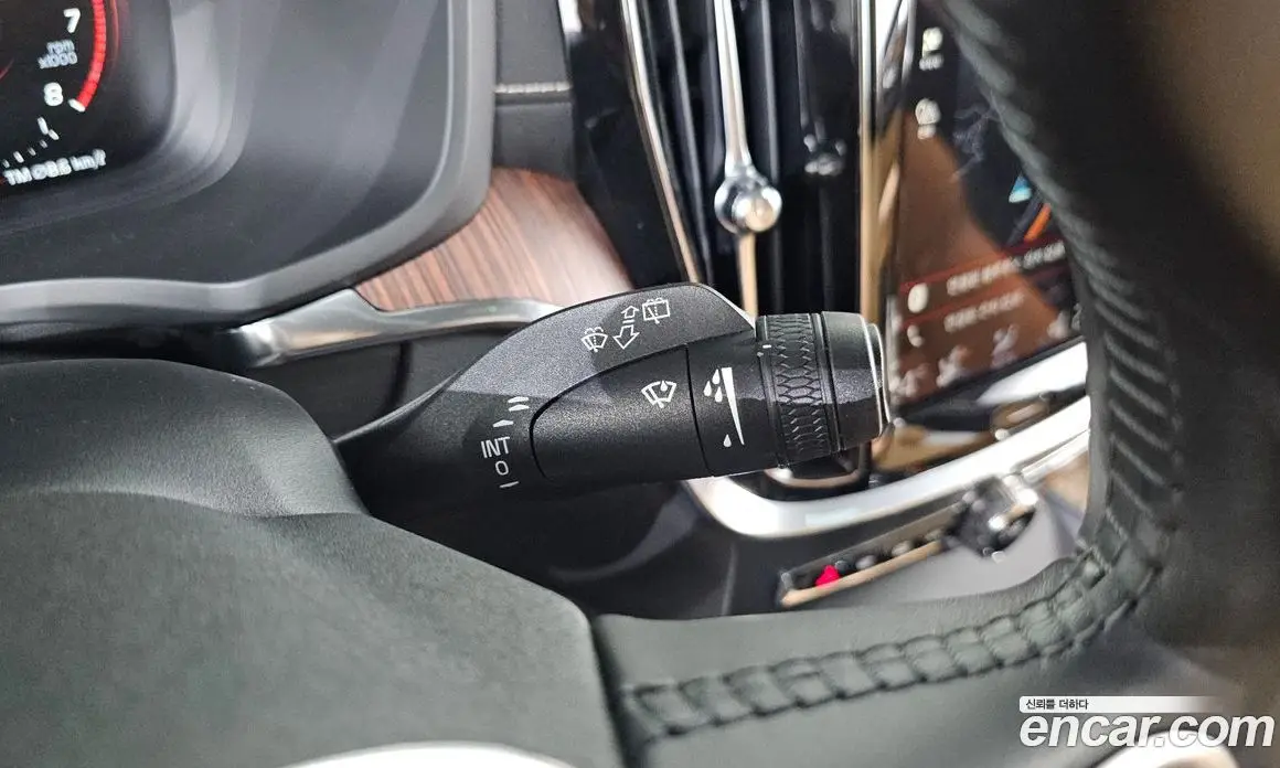 Volvo V60 2021 2.0 автомат (гидро), фото 27