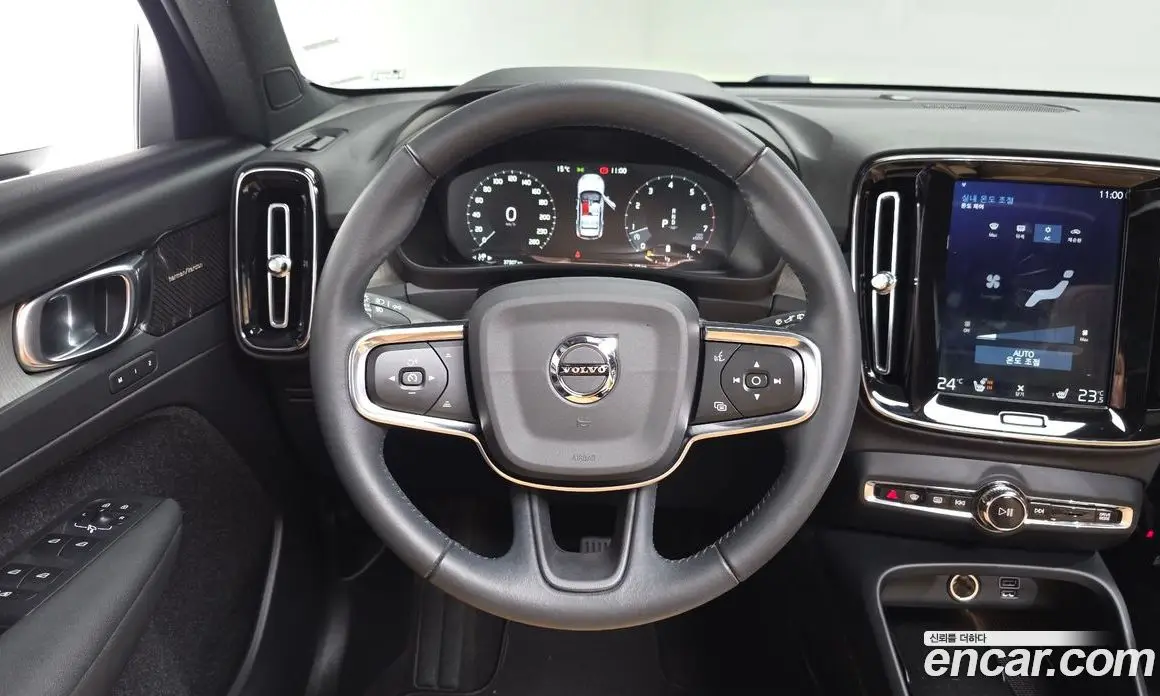 Volvo XC40 2020 2.0 автомат (гидро), фото 13