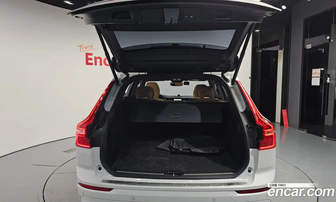 Volvo XC60 2024 2.0 автомат (гидро), фото 20