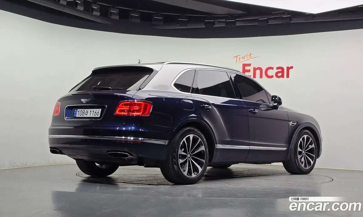 Bentley Bentayga 2017 6.0 автомат (гидро), фото 2 Bentley Bentayga 2017 6.0 автомат (гидро), фото 2