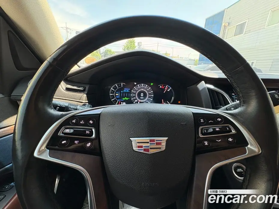 Cadillac Escalade 2017 6.2 автомат (гидро), фото 17 Cadillac Escalade 2017 6.2 автомат (гидро), фото 17