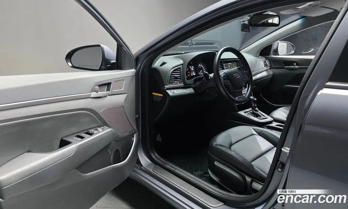 Hyundai Avante 2017 1.6 автомат (гидро), фото 13