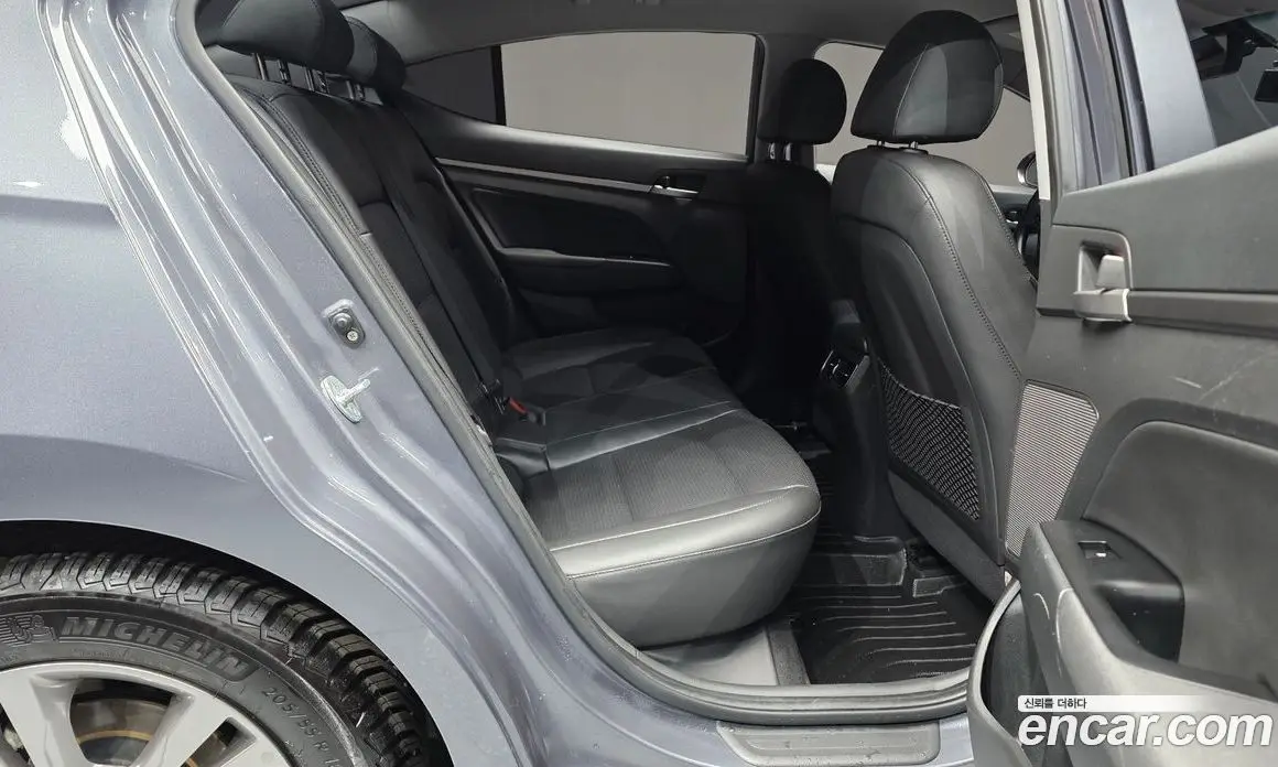 Hyundai Avante 2017 1.6 автомат (гидро), фото 17