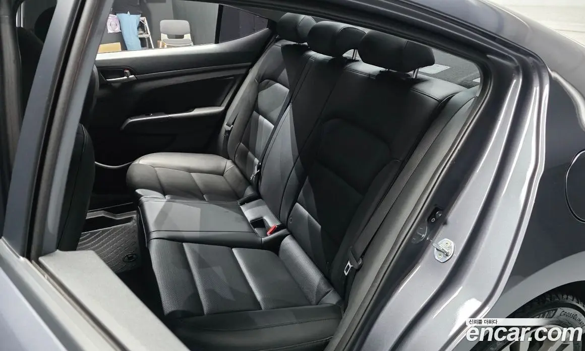 Hyundai Avante 2017 1.6 автомат (гидро), фото 18